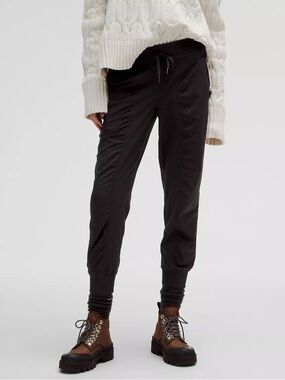 Lululemon /// Women’s Dance Studio Mid-Rise Joggers - Size 2